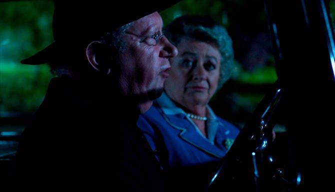 Father Brown - 2ª Temporada - Ep. 01 - The Ghost in the Machine